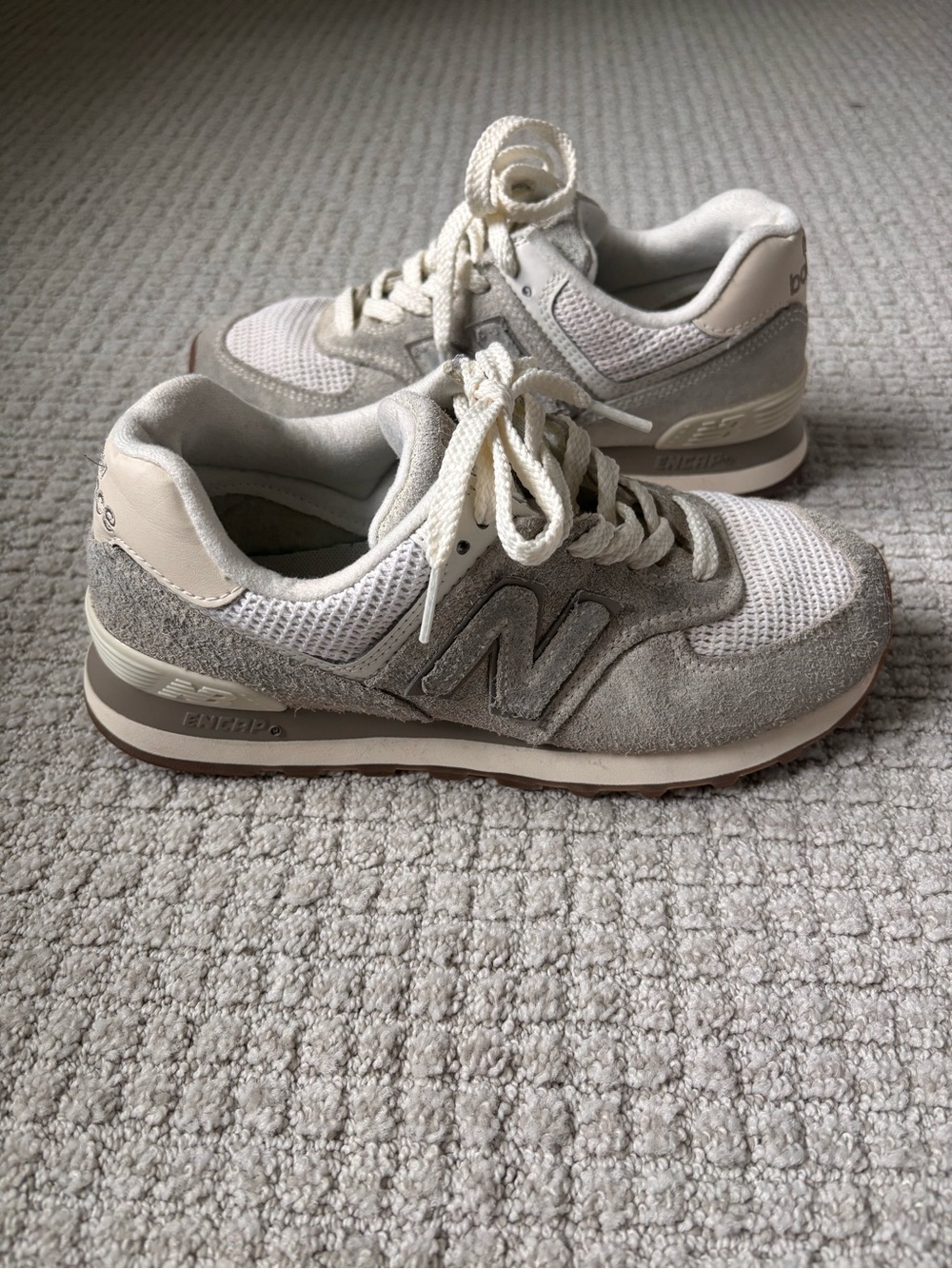 New Balance Women's 574 Trainer in Light Gray and Pearl - Picture 2 of 9